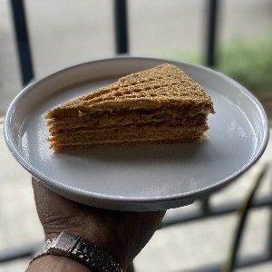 مدویک(عسل روسی)