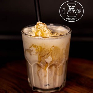 بادام زمینی و خرما